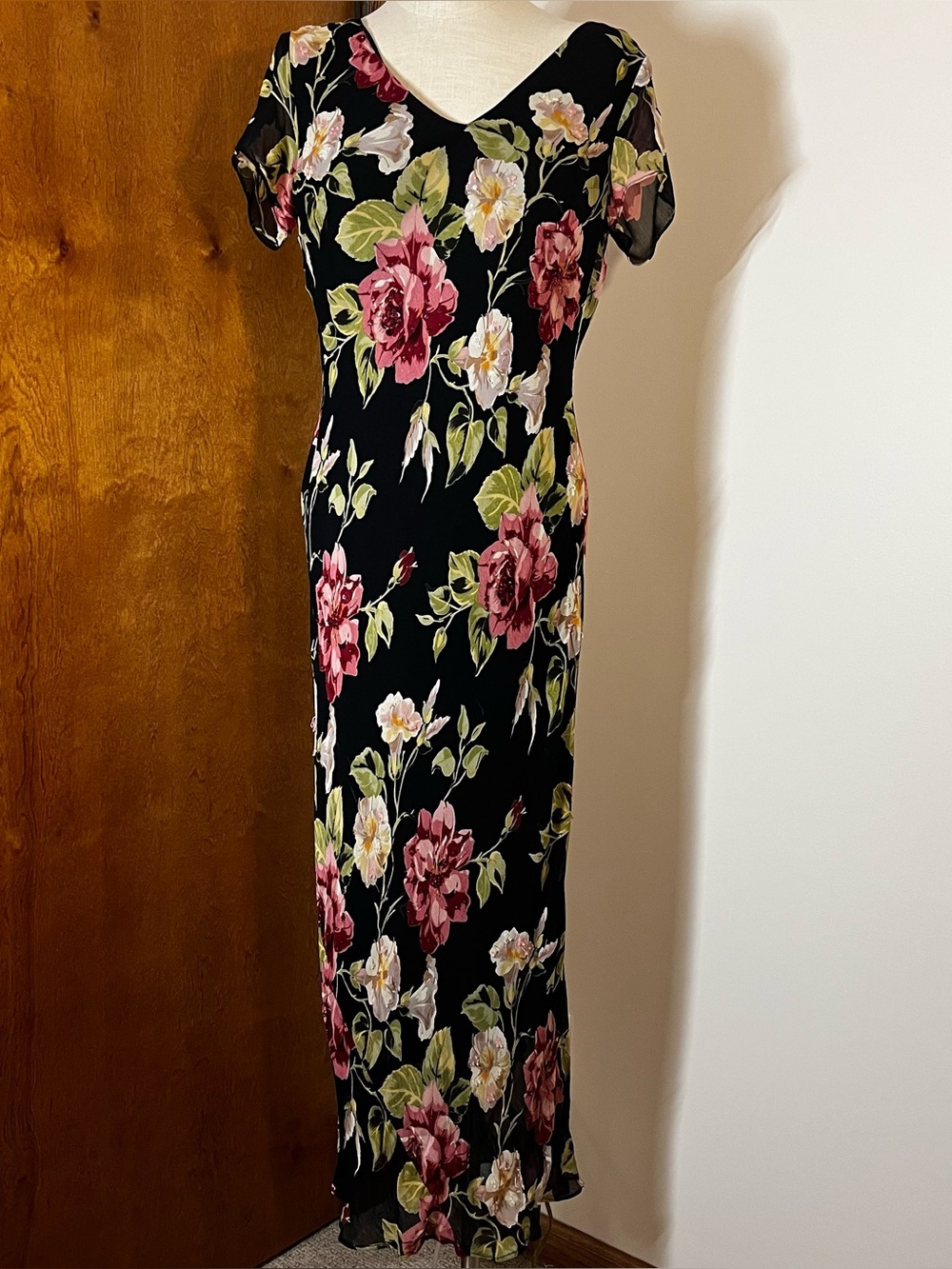Vintage Black Floral V-Neck Maxi Dress - Women's Elegant Garden Print